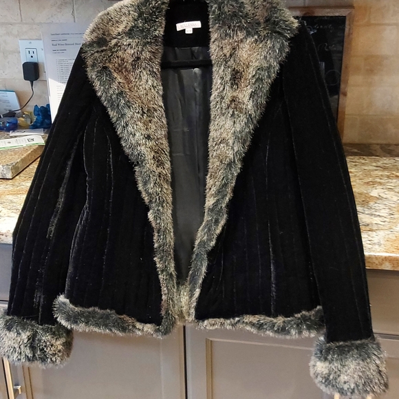 Cropped Faux Fur jacket - Picture 4 of 5